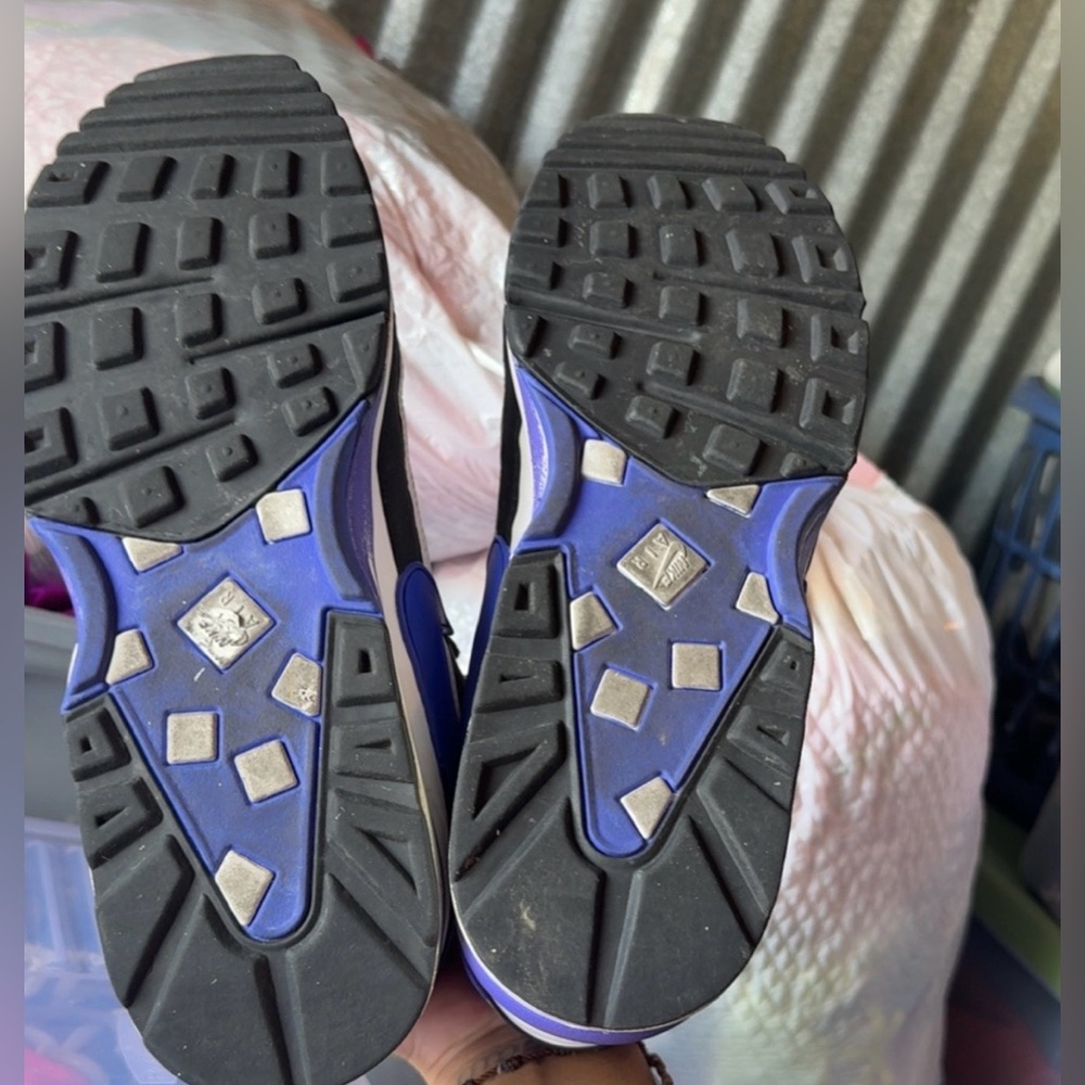 Nike Black and Blue Retro Air Max Trainer - Picture 4 of 4